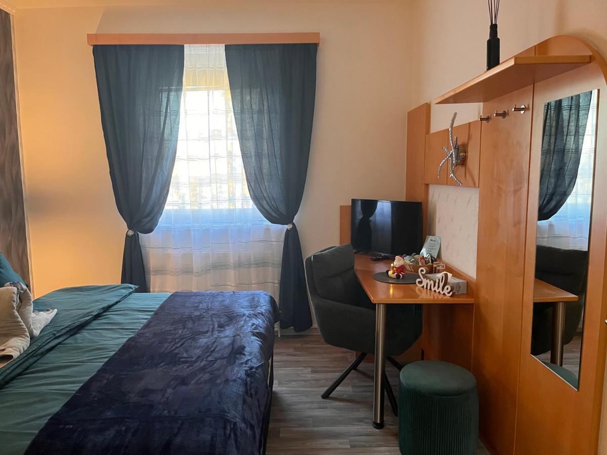 Fruehstueckspension Elena Nicoleta Caltun Fischamend Esterno foto