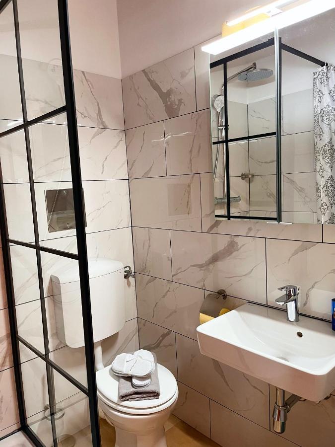 Fruehstueckspension Elena Nicoleta Caltun Fischamend Esterno foto